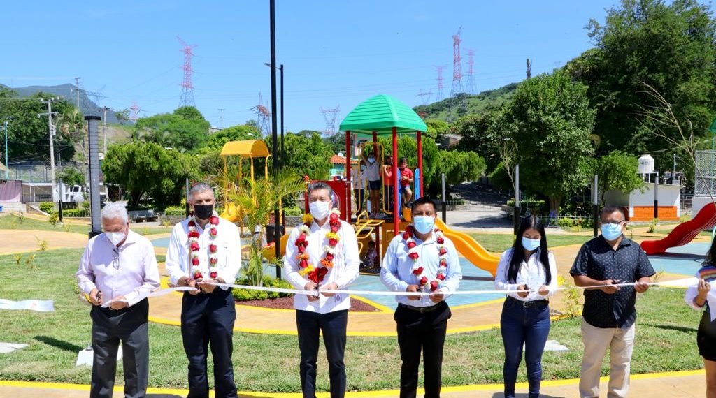 Inaugura Rutilio Escandón Parque Infantil “La Alegría”, en Osumacinta
