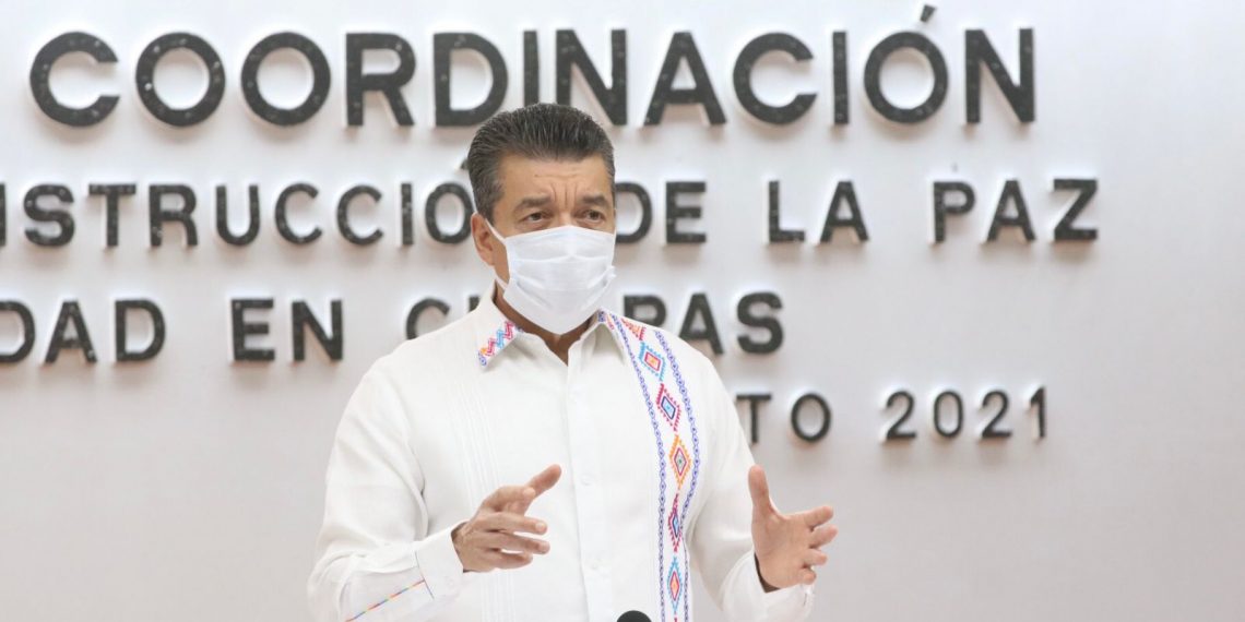 Reitera Rutilio Escandón llamado a vacunarse contra el COVID-19 para proteger la salud y la vida