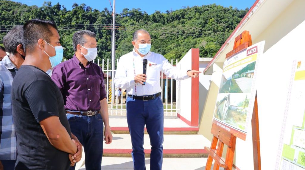 Rutilio Escandón inaugura la escuela “Vicente Guerrero” de Agua Blanca Serranía, Palenque