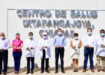 En Ixtapangajoya, Rutilio Escandón entrega reconversión del Centro de Salud