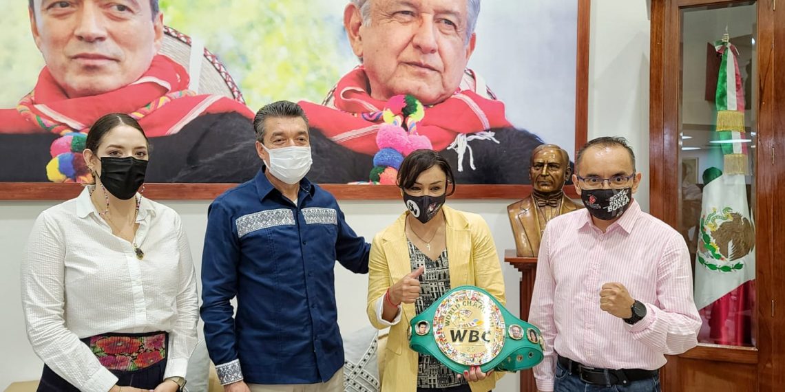 Reconoce Rutilio Escandón esfuerzo y disciplina de la boxeadora Jackie Nava