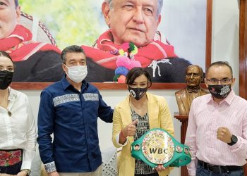 Reconoce Rutilio Escandón esfuerzo y disciplina de la boxeadora Jackie Nava