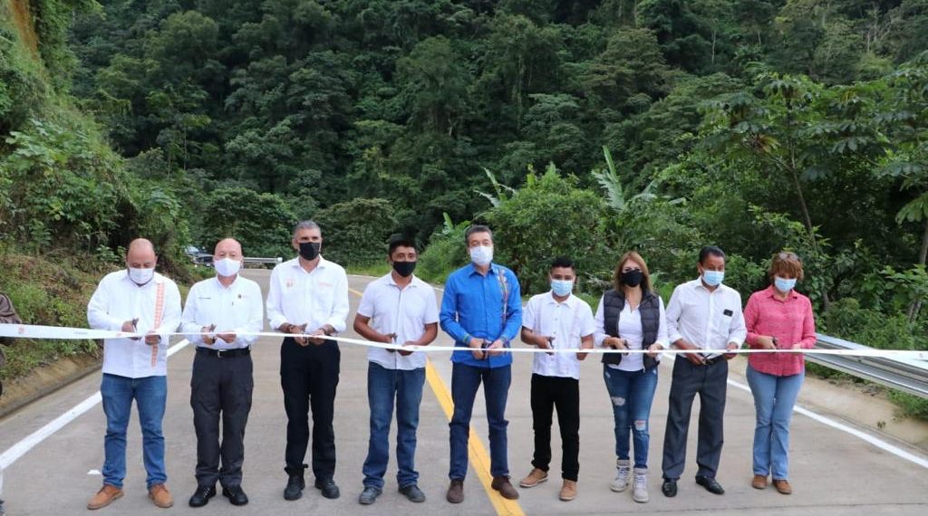 Rutilio Escandón inaugura pavimentación de la vialidad de acceso a la localidad Nuevo Chespal de Tapachula