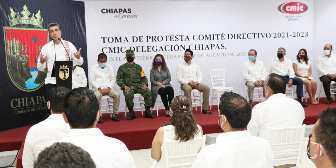 Asiste Rutilio Escandón a toma de protesta del nuevo Comité Directivo de la CMIC Chiapas