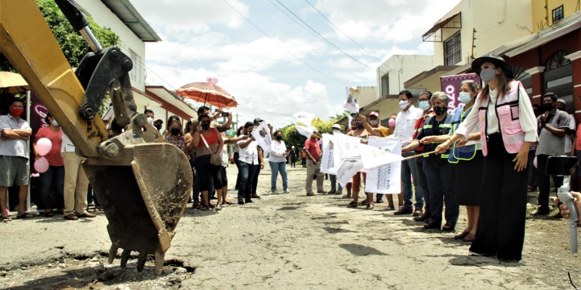 EN COLONIAS BENITO JUÁREZ Y EL DIAMANTE, AYUNTAMIENTO DE TAPACHLA INICIA OBRAS DE PAVIMENTACIÓN DE CALLES