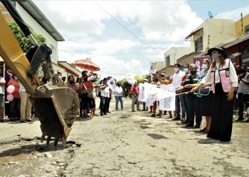 EN COLONIAS BENITO JUÁREZ Y EL DIAMANTE, AYUNTAMIENTO DE TAPACHLA INICIA OBRAS DE PAVIMENTACIÓN DE CALLES
