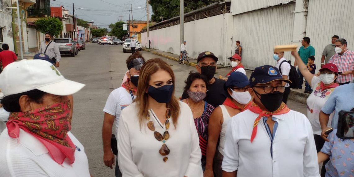 LLEGA FURGÓN AL CEDECO DE LA ESTACIÓN DEL FERROCARRIL