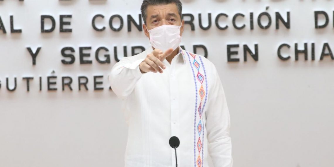 Aeropuerto “Ángel Albino Corzo”, único del país con centro de vacunación anticovid: Rutilio Escandón