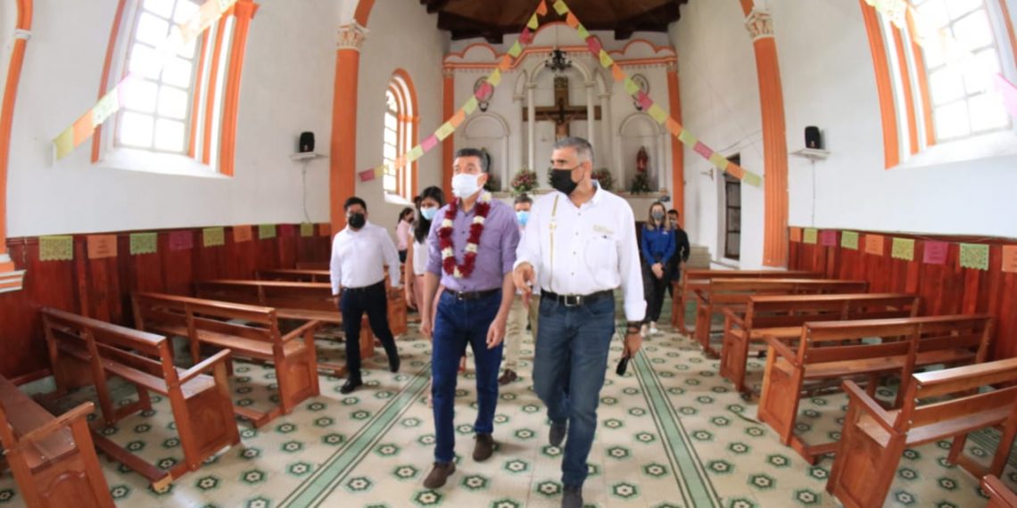 Rutilio Escandón entrega obras en beneficio de habitantes de Tzimol
