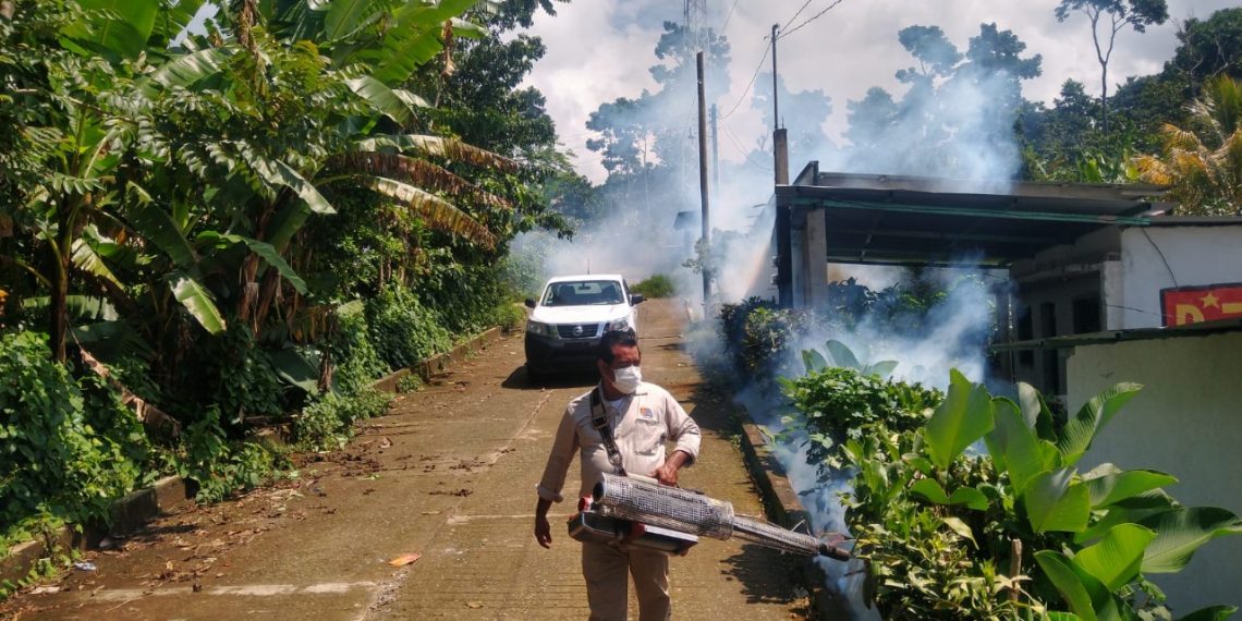 CONTINÚA COMBATE AL DENGUE, ZIKA Y CHIKUNGUNYA EN COLONIAS DE TAPACHULA