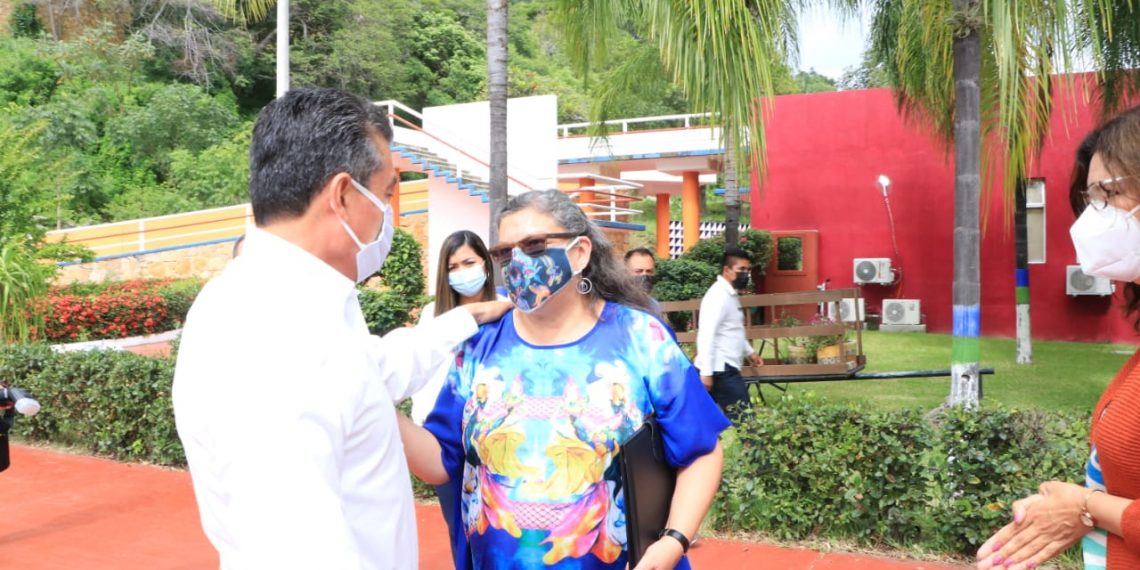 Rutilio Escandón y titular del INEA reconocen a quienes luchan contra el rezago educativo en Chiapas