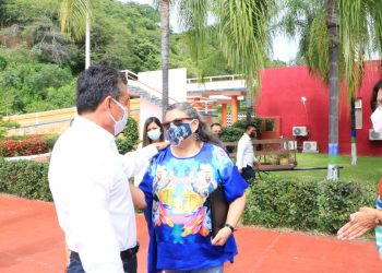 Rutilio Escandón y titular del INEA reconocen a quienes luchan contra el rezago educativo en Chiapas