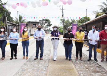 ALCALDESA ROSA IRENE URBINA INAUGURA OBRAS DE PAVIMENTACIÓN EN COLONIAS SAN LUIS Y FRANCISCO VILLA