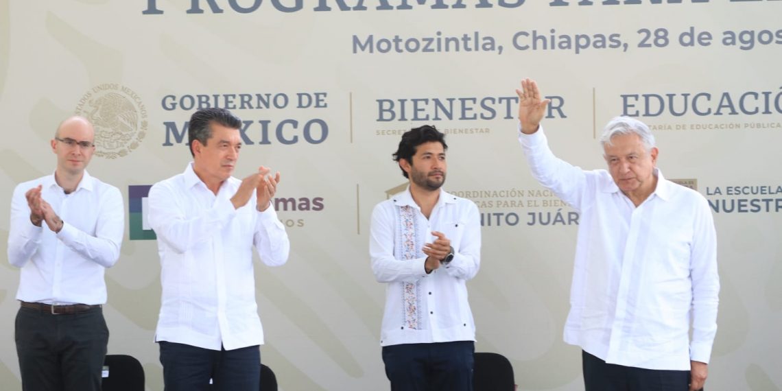 Acompaña Rutilio Escandón a AMLO en supervisión de avances de los programas sociales en Chiapas
