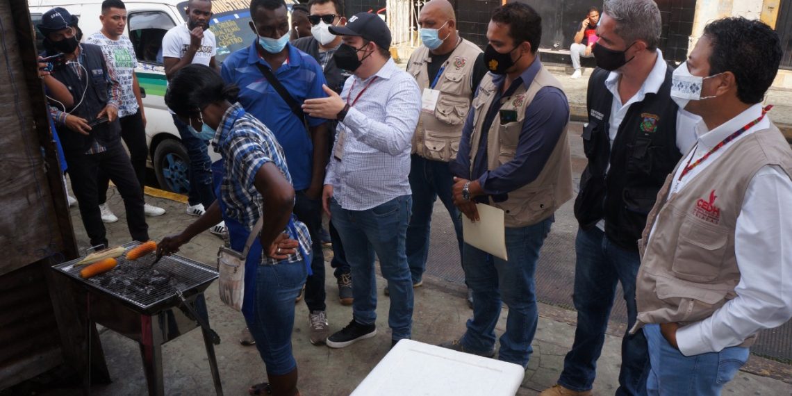 AYUNTAMIENTO DE TAPACHULA COORDINA ACCIONES PARA REGULAR COMERCIO AMBULANTE DE MIGRANTES