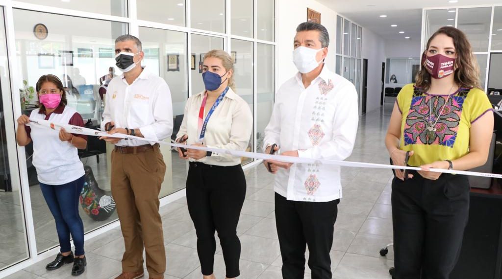 Rutilio Escandón y Aremi Fuentes, medallista olímpica, reinauguran Villa Juvenil del Indeporte