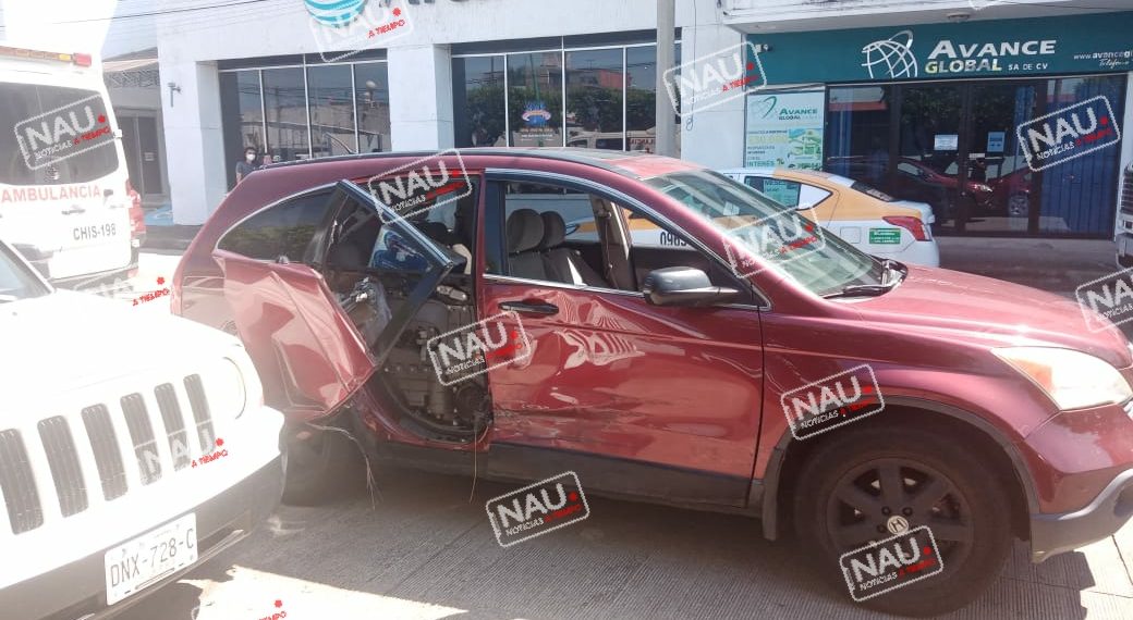 Una mujer lesionada y daños materiales.