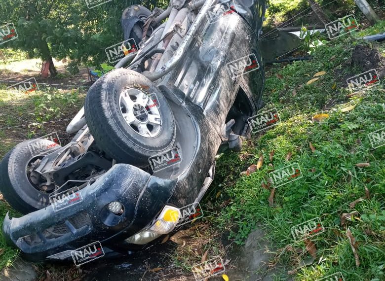 Vuelca carro en HUIXTLA.