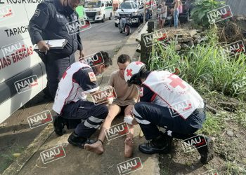 Migrante hondureño se avienta de un puente.