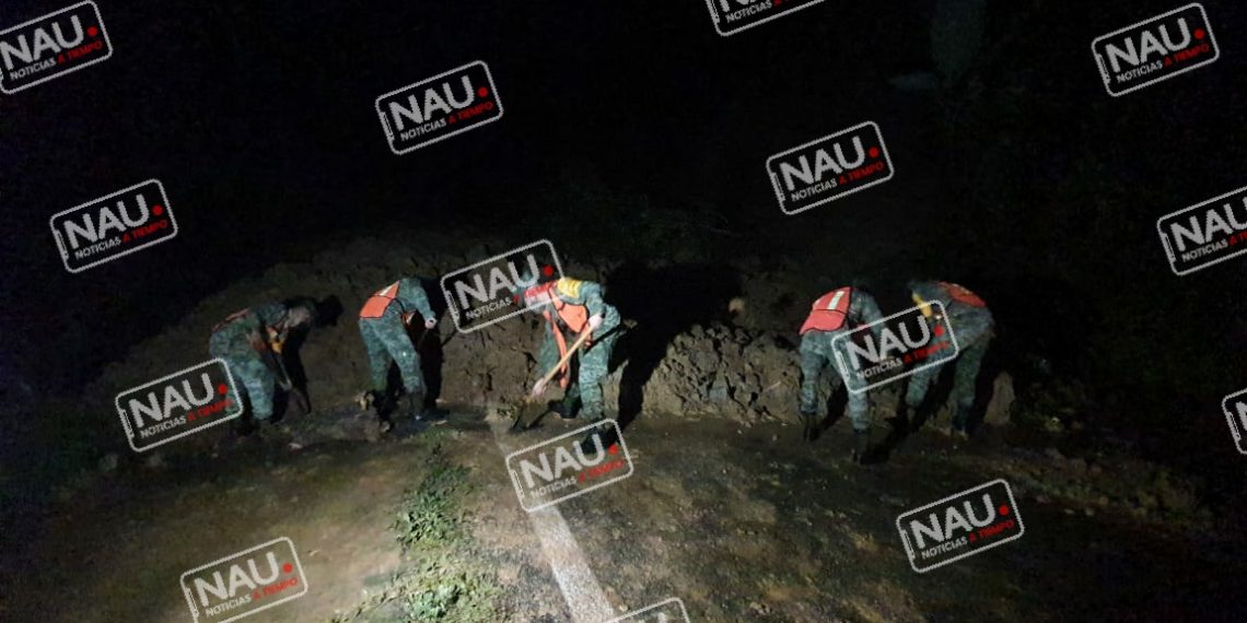 Rescatan con vida a una familia en la zona alta de Tapachula.