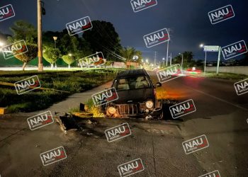 Abandonan Vehículo que se salió de la carretera.