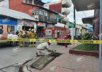 Atiende Bomberos y CFE conato de incendio en un edificio.