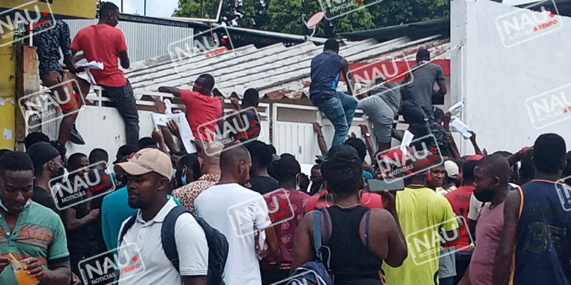 Más de 200 migrantes intentan dejar Tapachula.