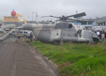 Helicóptero de la Marina se desploma en el municipio de Agua Blanca, Hidalgo.