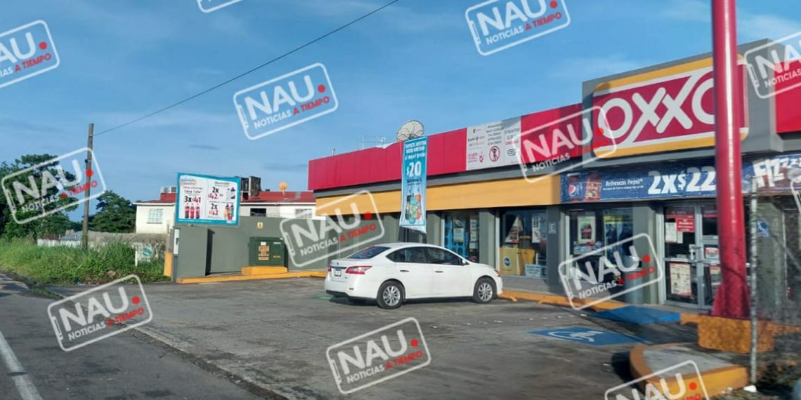 Asaltan Oxxo de Los Encinos.