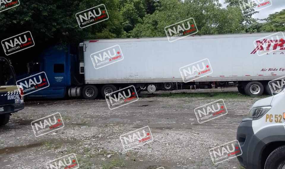 Muere trailero de un paro cardíaco.