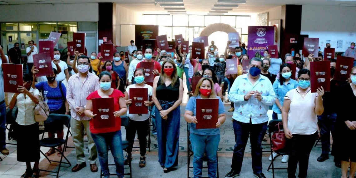 AYUNTAMIENTO DE TAPACHULA BENEFICIA A FAMILIAS CON ESCRITURAS