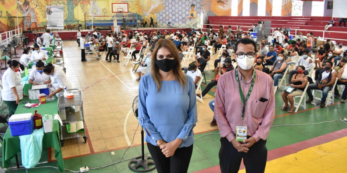 INVITA ALCALDESA ROSA IRENE URBINA A VACUNARSE CONTRA EL COVID-19