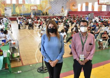 INVITA ALCALDESA ROSA IRENE URBINA A VACUNARSE CONTRA EL COVID-19