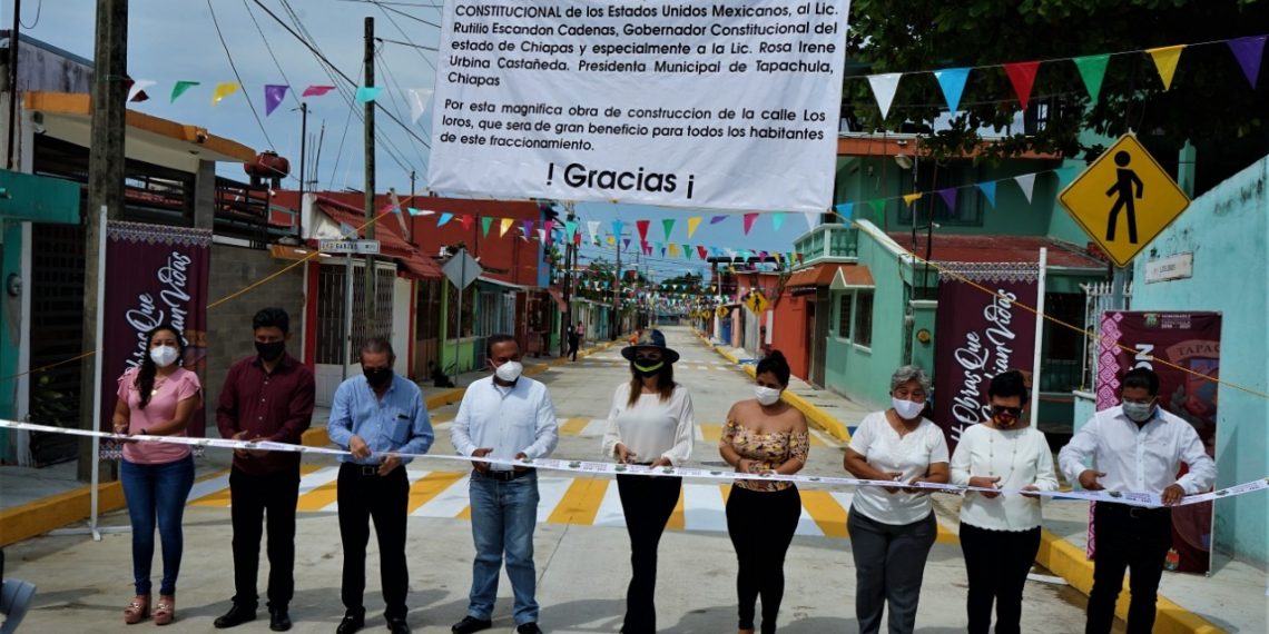 INAUGURAN OBRA DE PAVIMENTACIÓN DE CALLES EN FRACCIONAMIENTO SANTA CRUZ
