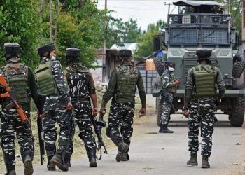 Ejército indio cae fulminado, tras la primera dosis de la #vacuna contra el COVID-19, sufrieron ataques cardiacos después de correr 10 km de entrenamiento.