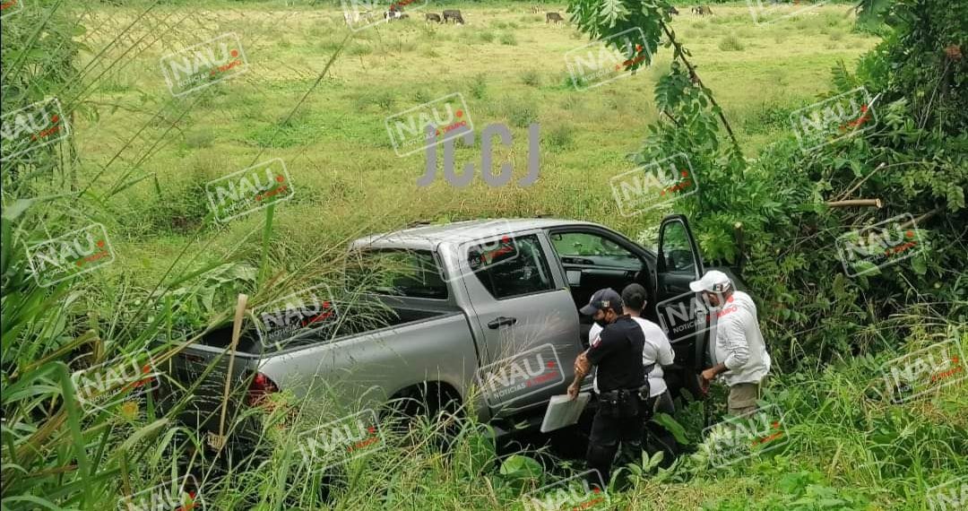 Conductora pierde el control del volante de su Camioneta