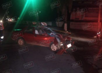 Con lesiones leves resulta un automovilista al ser embestido por una camioneta