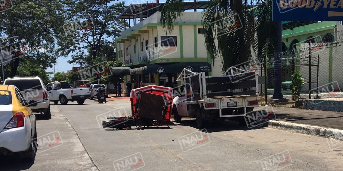 Motociclo termina volcado