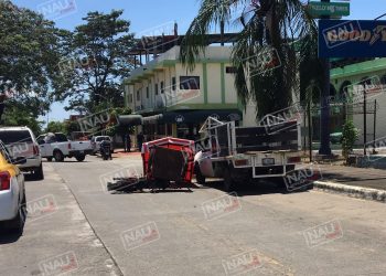 Motociclo termina volcado