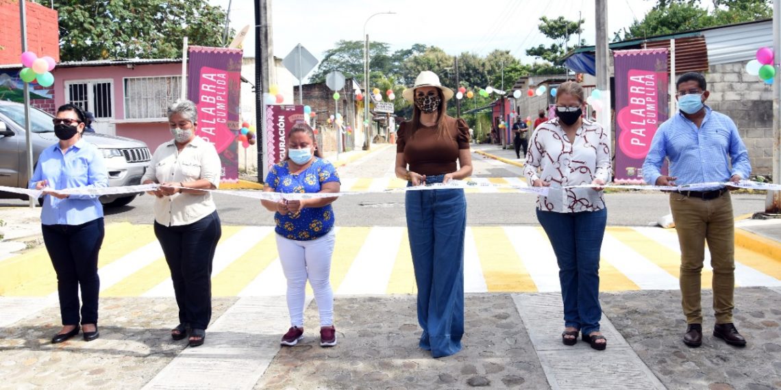 EN UNIDAD CON LAS FAMILIAS DE SAN ANTONIO CAHOACÁN, ROSY URBINA INAUGURA OBRA DE PAVIMENTACIÓN MIXTA
