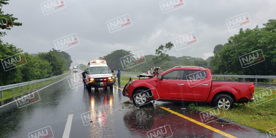 Una lesionada deja volcadura de una camioneta