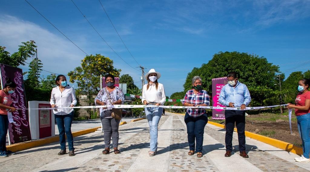 INAUGURA ROSY URBINA PAVIMENTACIÓN DE CALLES EN COLONIA EL PEDREGAL SUR PONIENTE