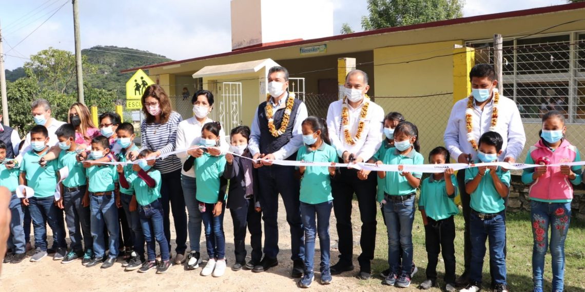 En Tzimol, Rutilio Escandón inaugura infraestructura educativa y pavimentación de vialidades