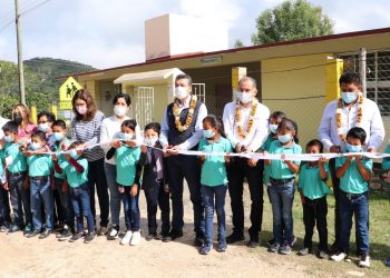 En Tzimol, Rutilio Escandón inaugura infraestructura educativa y pavimentación de vialidades