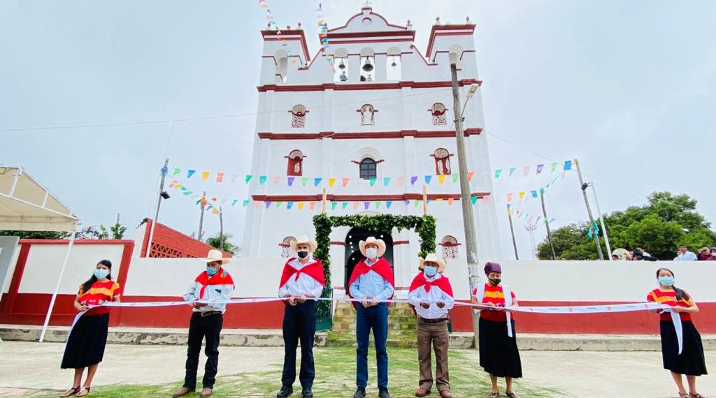 Inaugura Rutilio Escandón restauración del Templo de San Francisco en Amatenango del Valle