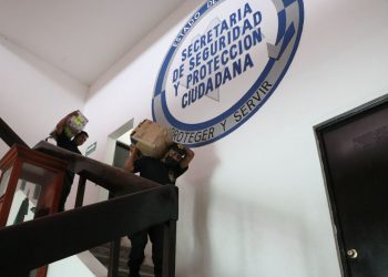 Personal de la SSyPC entrega ayuda humanitaria a damnificados por lluvias