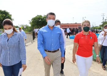 Rutilio Escandón entrega apoyos al sector pesquero de Arriaga, Tonalá y Pijijiapan