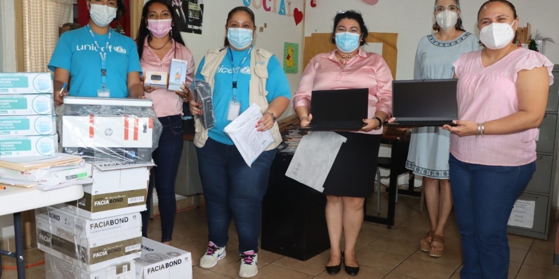 UNICEF DONA ARTÍCULOS DE HIGIENE Y EQUIPO DE OFICINA AL SDIF TAPACHULA