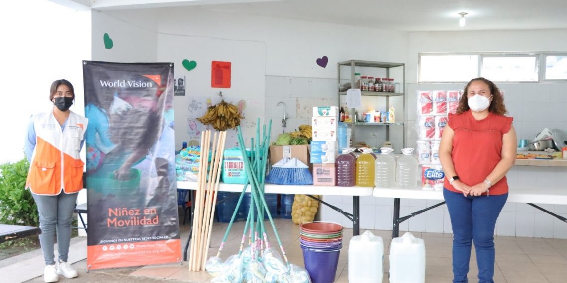 WORLD VISION DONA ARTÍCULOS DE HIGIENE Y LIMPIEZA AL SDIF TAPACHULA
