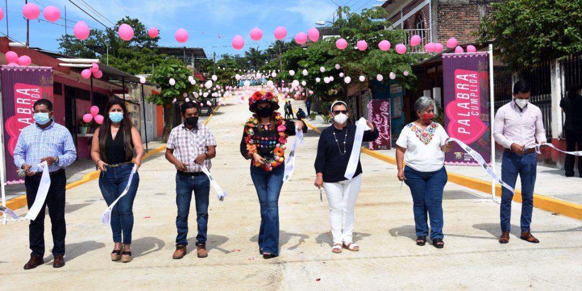 INAUGURA ROSY URBINA NUEVAS VIALIDADES EN LAS COLONIAS REVOLUCIONARIA CAMPESINA Y COLINAS DEL REY